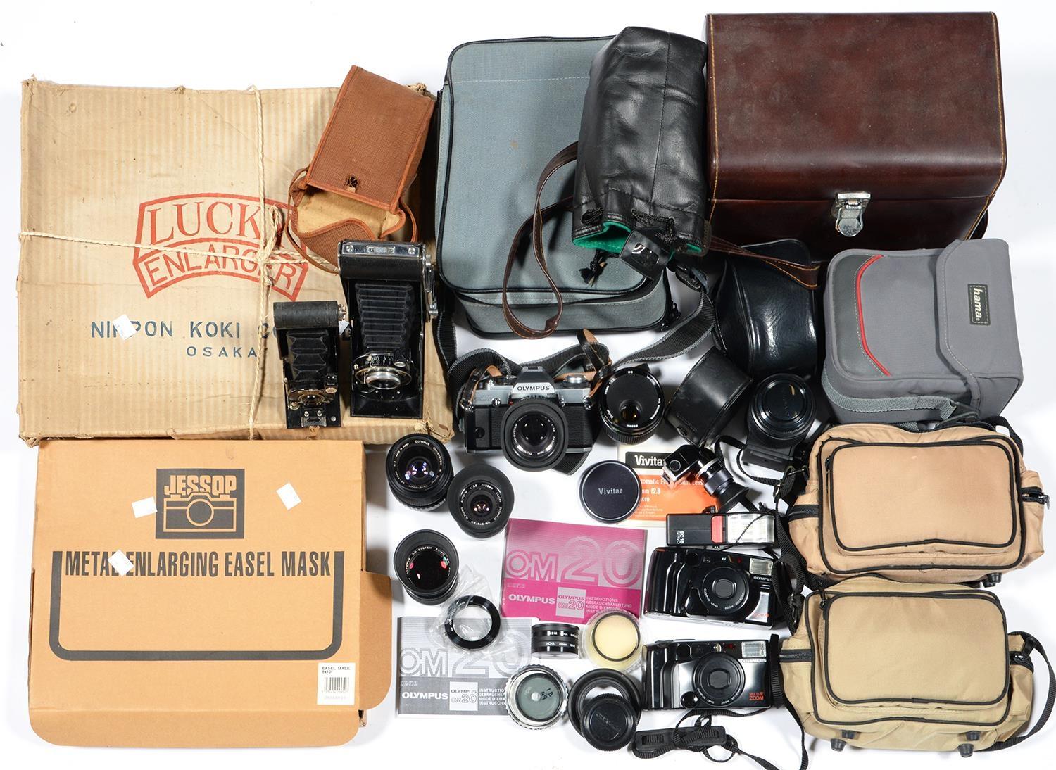 AN OLYMPUS OM20 35MM SLR CAMERA OUTFIT, VARIOUS OTHER CAMERAS, INCLUDING EARLIER 1930'S ENSIGN - Bild 2 aus 2