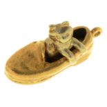 A 9CT TWO COLOUR GOLD CAT IN SLIPPER CHARM, 26MM L, MAKER E & H INCUSE, BIRMINGHAM 1993, 6.4G Good