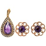 A PEAR SHAPED AMETHYST AND SPLIT PEARL PENDANT, IN 9CT GOLD, 26MM EXCLUDING SUSPENSION LOOP,