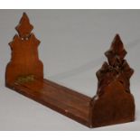A VICTORIAN OAK BOOK SLIDE, THE ENDS CARVED WITH IVY LEAVES, 47CM L UNEXTENDED Old loss at one end