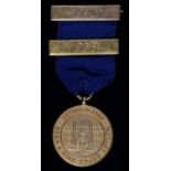 A 15CT GOLD TRADE ASSOCIATION OFFICER'S JEWEL, METROPOLITAN BEER & WINE TRADE ASYLUM, 1926, 26MM, BY