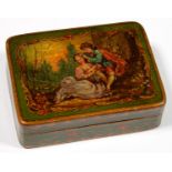 A FRENCH VERNIS MARTIN STYLE GREEN GROUND WOOD BOX AND COVER, EARLY 20TH C, PAINTED WITH LOVERS,