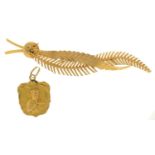 AN 18CT GOLD PALMS BROOCH, 70MM, IMPORT MARKED, LONDON 1963, 4.5G AND AN ART NOUVEAU GOLD CHERUB