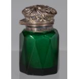 AN EDWARDIAN SILVER CAPPED, FACETED GREEN GLASS SCENT BOTTLE, STOPPER, 44MM H, BY C C MAY & SONS,