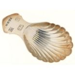 AN ELIZABETH II SILVER CADDY SPOON, SHELL BOWL, 82MM, BY A MARSTON & CO, BIRMINGHAM 1987, 11 DWT