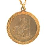 A 9CT GOLD ST CHRISTOPHER PENDANT AND CHAIN, PENDANT 19MM DIAM, LONDON 1981, 5.2G Good condition
