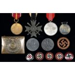 SOLDIERS EMBOSSED PLATED METAL WAIST BELT CLASP AND VARIOUS REPRODUCTION GERMAN INSIGNIA AND MEDALS