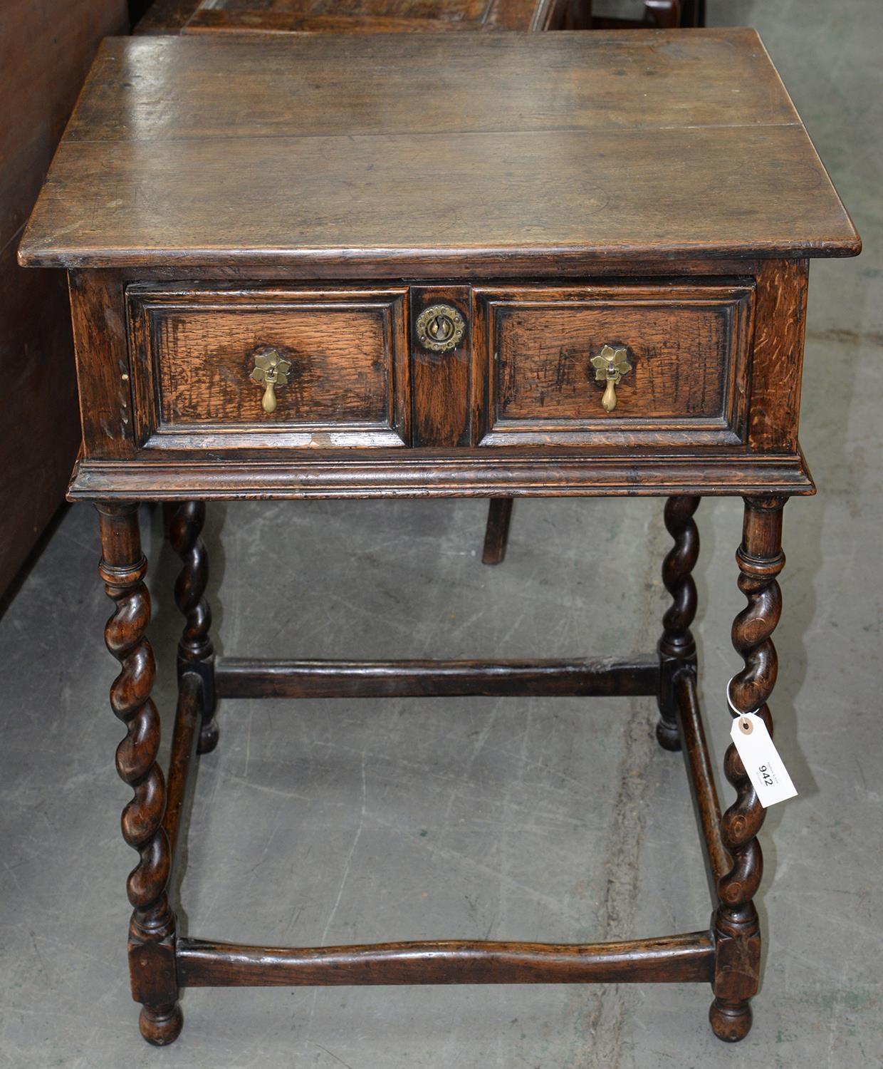 AN OAK SIDE TABLE, EARLY 20TH C, IN WILLIAM AND MARY STYLE, THE GEOMETRIC MOULDED DRAWER WITH