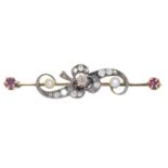A VICTORIAN RUBY, DIAMOND AND CULTURED PEARL BAR BROOCH, C1900, IN GOLD, 41MM L, 3.7G Good