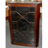 A VICTORIAN MAHOGANY CORNER CABINET, LATE 19TH C, WITH DENTIL CORNICE AND FITTED WITH THREE