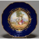 A FRENCH PORCELAIN CABINET PLATE DECORATED IN SEVRES STYLE, C1900, PAINTED WITH A WATTOESQUE SCENE