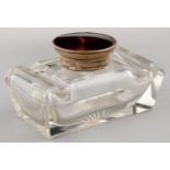 A GEORGE V SILVER MOUNTED GLASS INKWELL WITH SIMULATED TORTOISESHELL INSET LID, 12CM L, BY ADIE