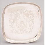 A E JONES. A SILVER DISH DESIGNED BY GEOFFREY BELLAMY, ENGRAVED WITH LOVERS, 8 X 8CM, MARK OF A