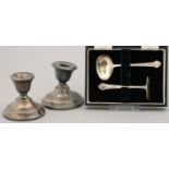 AN ELIZABETH II SILVER CHRISTENING SET OF SPOON AND PUSHER BY A L DAVENPORT LIMITED, BIRMINGHAM