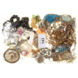 MISCELLANEOUS VICTORIAN AND EARLY 20TH C COSTUME JEWELLERY, INCLUDING SILVER Mostly in good