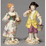 A PAIR OF MEISSEN FIGURES OF GRAPE HARVESTERS, 20TH C, AS A BARE FOOT YOUTH AND GIRL IN YELLOW
