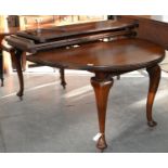 AN EDWARDIAN MAHOGANY DINING TABLE, C1910, ON CABRIOLE LEGS WITH THREE LEAVES, 75CM H; 120 X 307CM