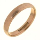 A 9CT GOLD WEDDING BAND, BIRMINGHAM 1975, 5.1G, SIZE X Slight scratches from wear
