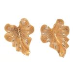 A PAIR OF 9CT GOLD LEAF EARRINGS, 19MM, 2.3G Good condition