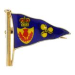 A 9CT GOLD AND ENAMEL PENNANT BROOCH - BURGEE OF THE ROYAL SCOTTISH MOTOR YACHT CLUB, 27MM,