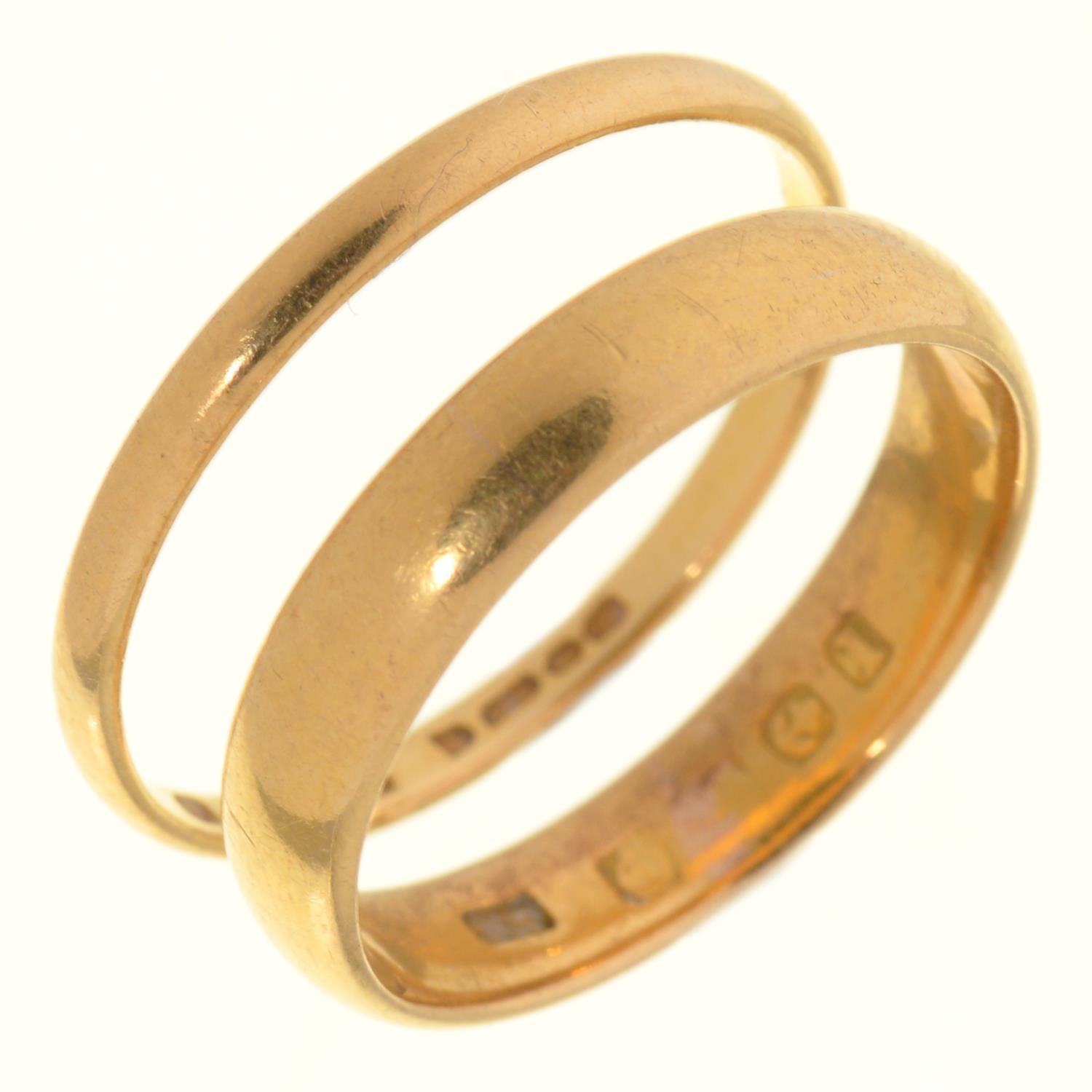 A 22CT GOLD  WEDDING RING, BIRMINGHAM 1951, 2G AND A GOLD WEDDING BAND, MARKS RUBBED, BIRMINGHAM