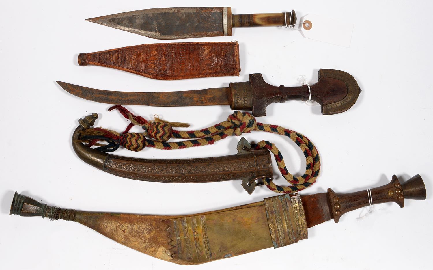 A NORTH AFRICAN BRASS MOUNTED DAGGER, JAMBIYA, AND EMBOSSED SHEATH, C1900, 44CM OVERALL AND TWO