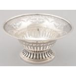 AN EDWARD VII PIERCED AND ENGRAVED SILVER BONBON DISH, DECORATED WITH FESTOONS, BEADED RIM, 12.5CM