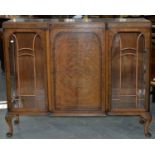 A WALNUT BREAKFRONT BOOKCASE, C1930, WITH BUTTERFLY VENEERED CENTRAL DOOR, ON CABRIOLE LEGS, 110CM