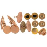 MISCELLANEOUS GOLD STUDS AND CUFFLINKS, 16.2G Typical wear