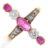A RUSSIAN RUBY AND DIAMOND TRANSVERSE RING, EARLY 20TH C, WITH DIAMOND SHOULDERS, IN GOLD, 56