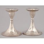 A PAIR OF GEORGE V DWARF SILVER CANDLESTICKS, 11CM H, BY S BLANCKENSEE & SON LTD, BIRMINGHAM 1926,