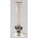 AN ELIZABETH II SILVER ROSE SHAPED SPECIMEN VASE, 13CM H, BY BARROWCLIFF SILVERCRAFT, SHEFFIELD