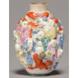 A CHINESE PORCELAIN '100 FIGURES' SNUFF BOTTLE, EARLY 20TH C, 73MM H, QIANLONG MARK Gilding rubbed