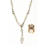 A GOLD AND CULTURED NECKLET, EARLY 20TH C, 44CM L, MARKED 9CT AND A GREY CULTURED PEARL AND GOLD