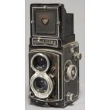 A FRANKE & HEIDECKE ROLLEICORD TWIN LENS REFLEX CAMERA, PART LEATHER CASE Focusing shutter sticking