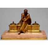 A GILT BRONZE MOUNTED MARBLE INKSTAND, POSSIBLY NORTH AMERICAN, EARLY 20TH C, IN THE FORM OF A ROMAN