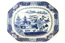 An octagonal Chinese porcelain export plate,