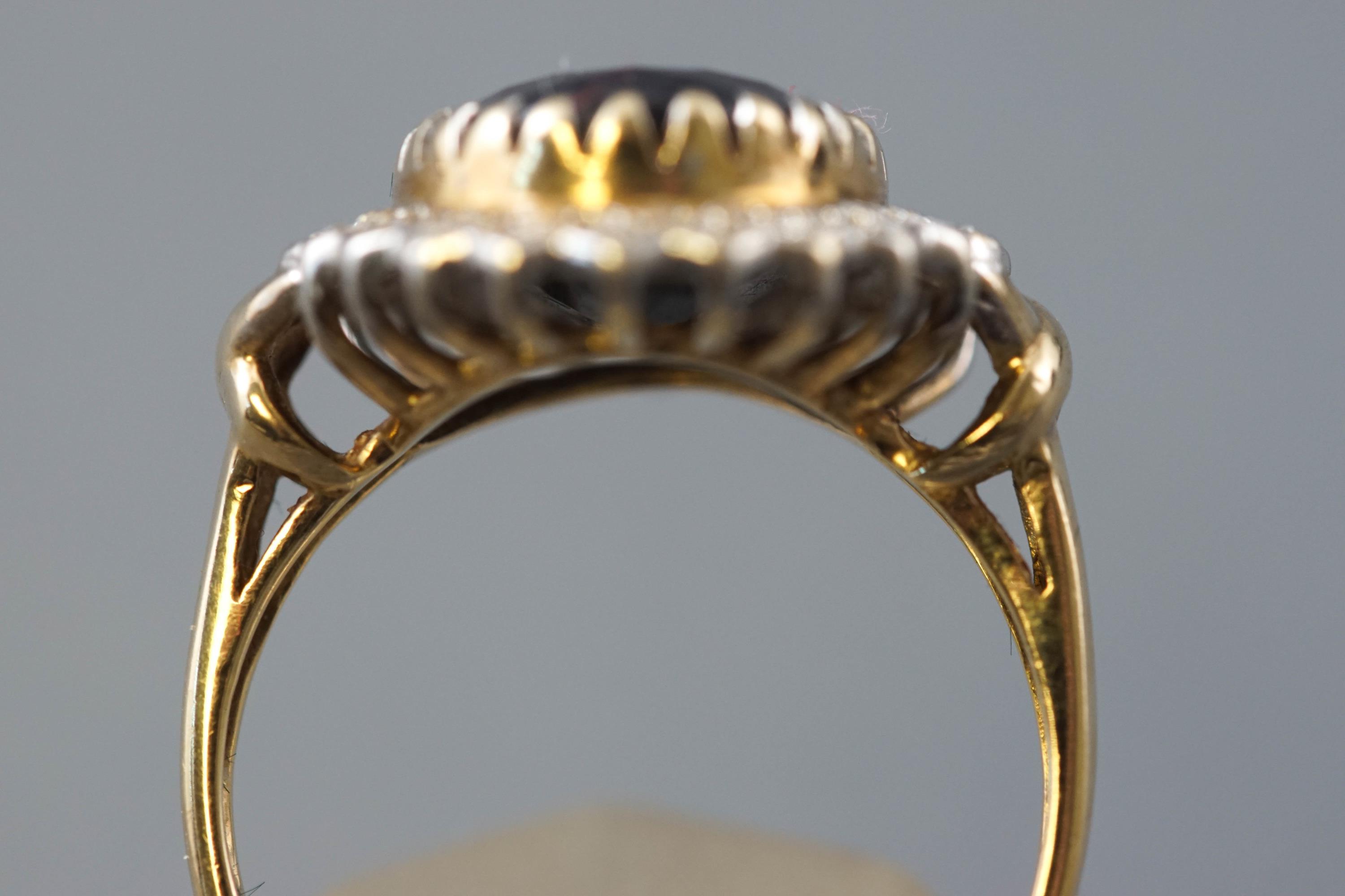 A large yellow and white metal cluster ring. - Image 2 of 4