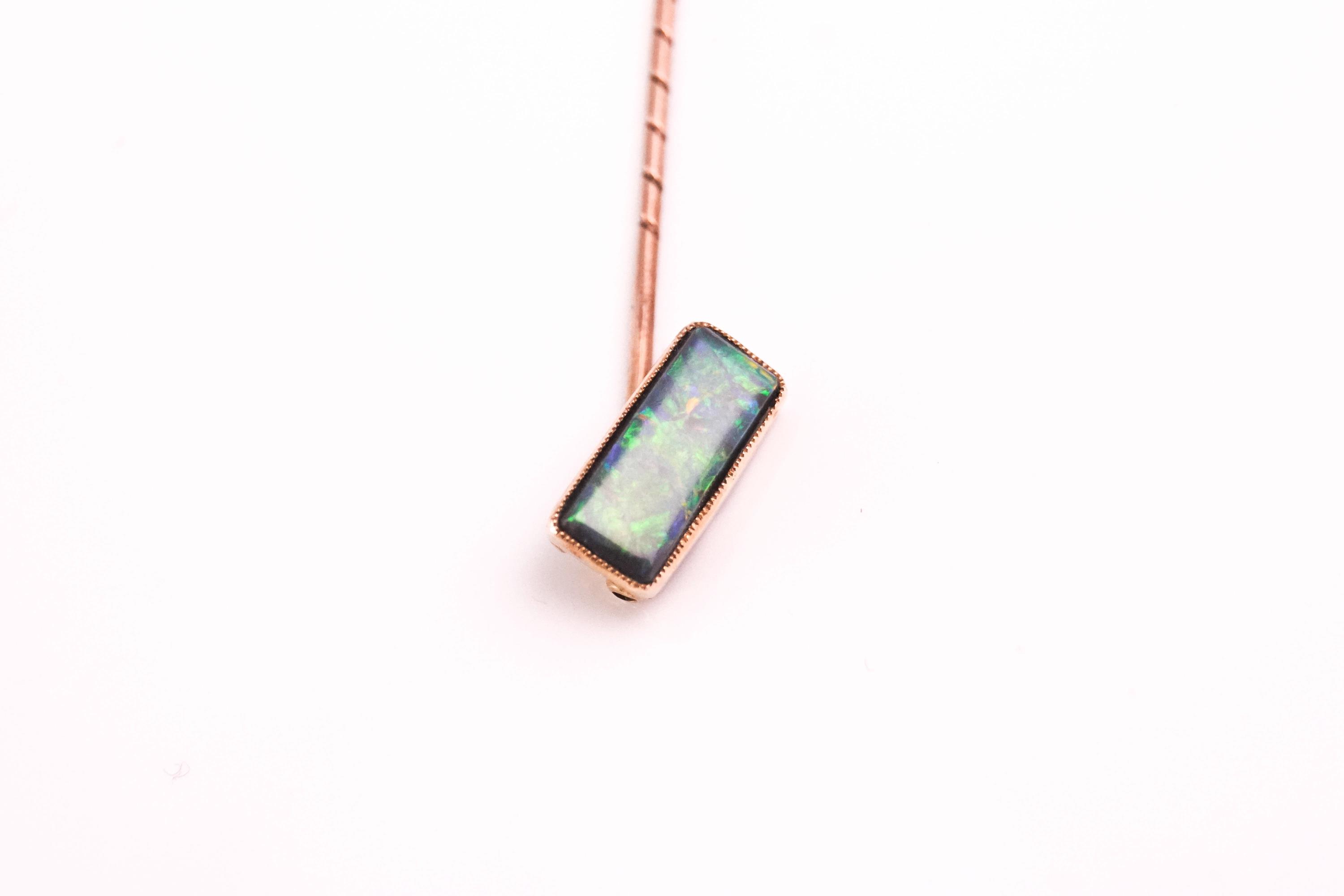A yellow metal tie pin set with a rectangular cut opal doublet - Image 2 of 2