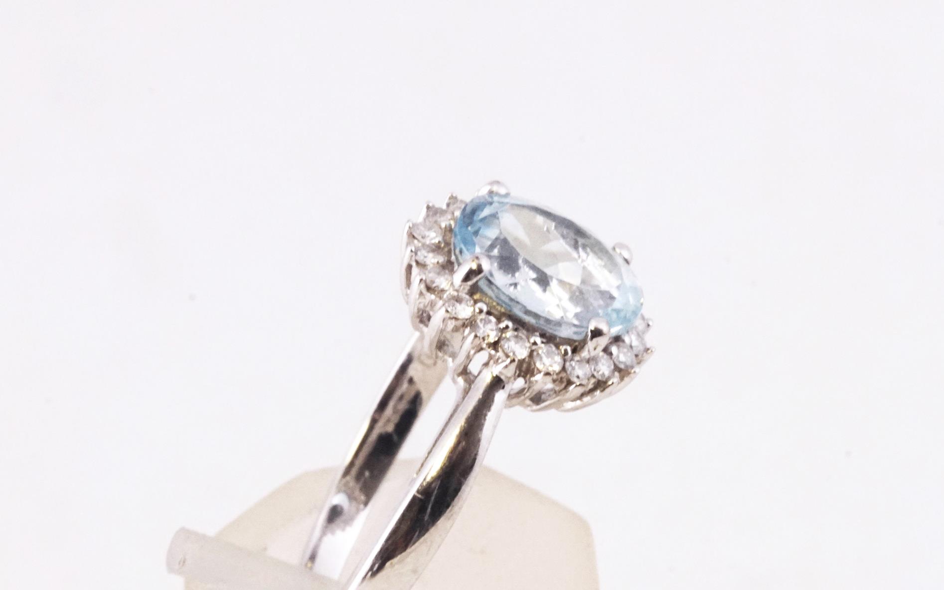 A white metal cluster ring principally set with an oval faceted cut aquamarine - Image 2 of 2