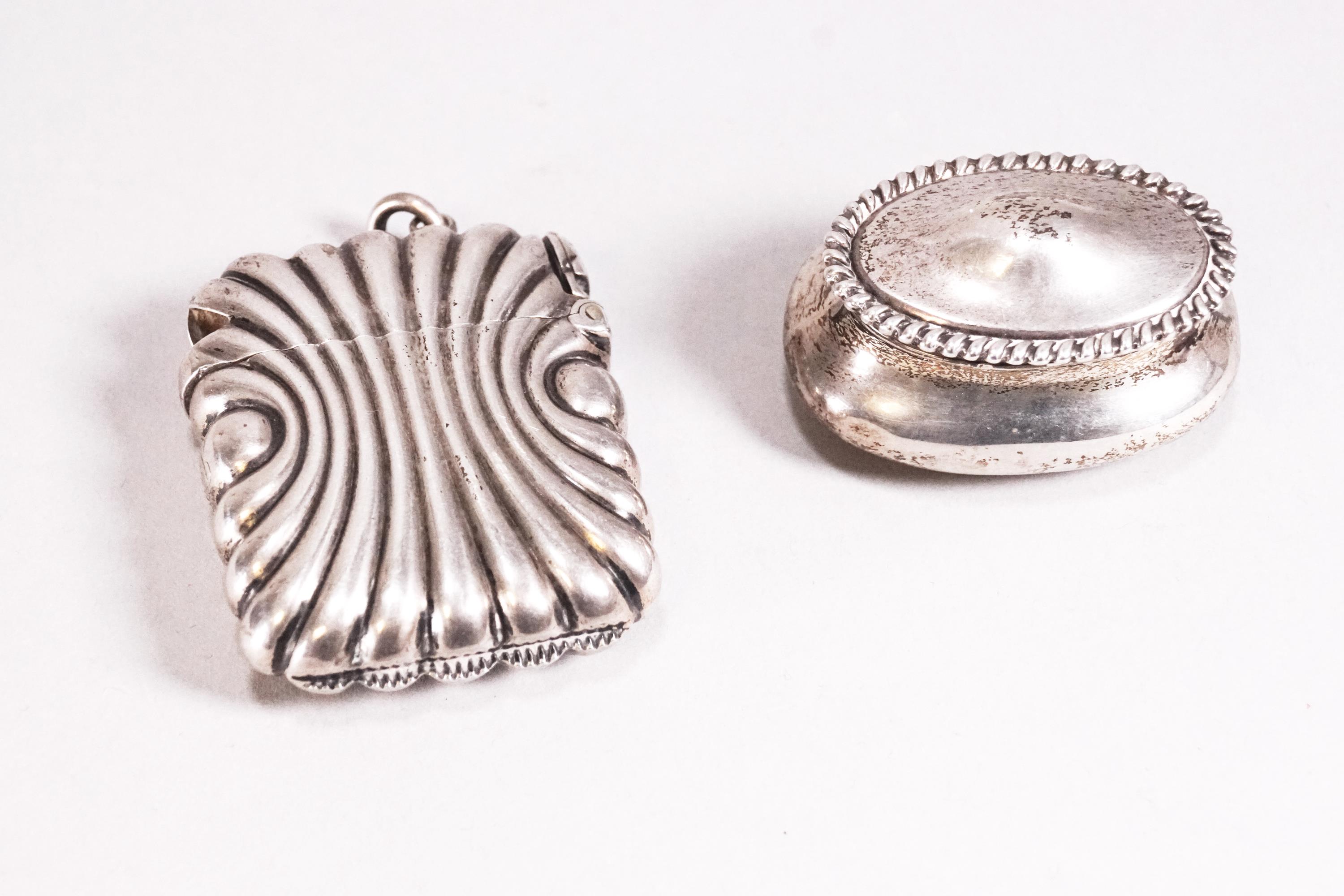 A small silver oval bellied pill box with domed cover set a rope work edge, Birmingham 1900,