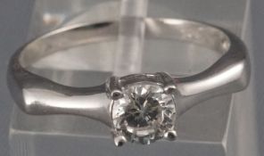 A 9ct white gold ring