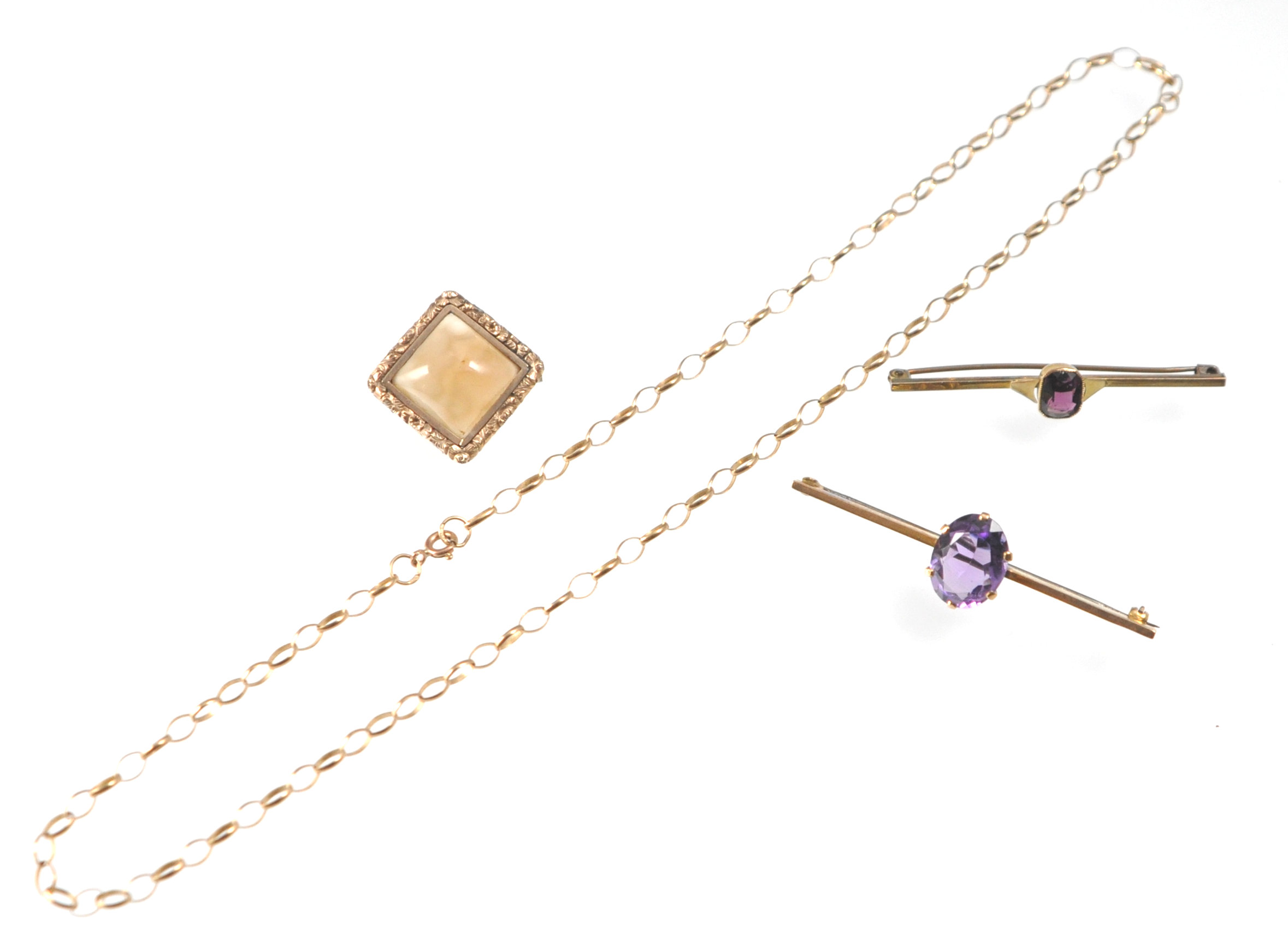 A collection of jewellery: A 9ct gold belcher chain; An agate brooch; Two amethyst bar brooches.