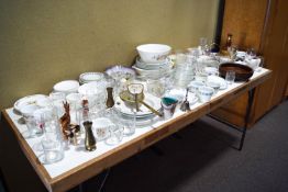 A collection of miscellaneous ceramics