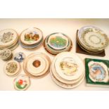 A quantity of commemorative and souvenir plates