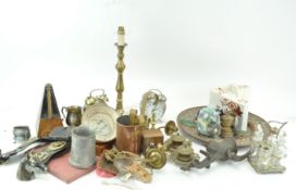 A mixed lot including brass lamps and horse brasses