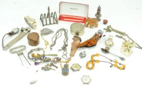 A mixed lot of costume jewellery