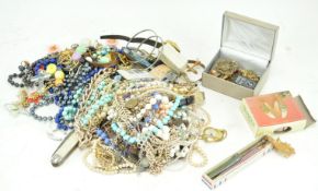 Assorted costume jewellery