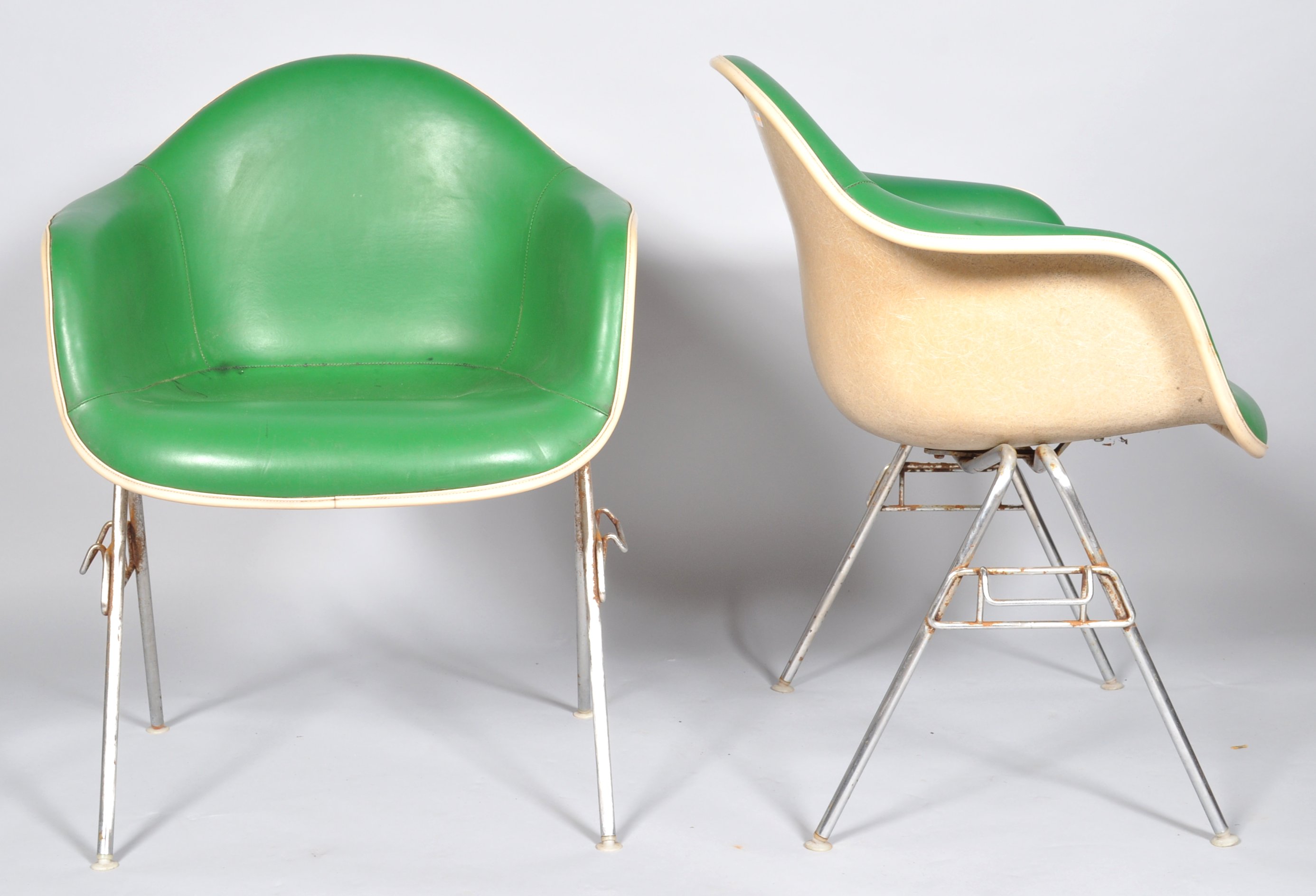 A pair of mid 20th century retro vintage Herman Miller side chairs/armchairs, - Image 2 of 2