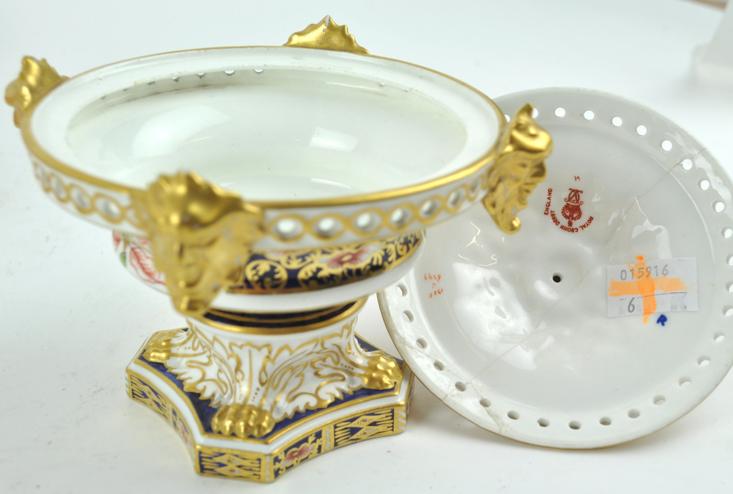 A Royal Crown Derby 5852 'Imari' pattern tea service, comprising six cups, - Image 2 of 5